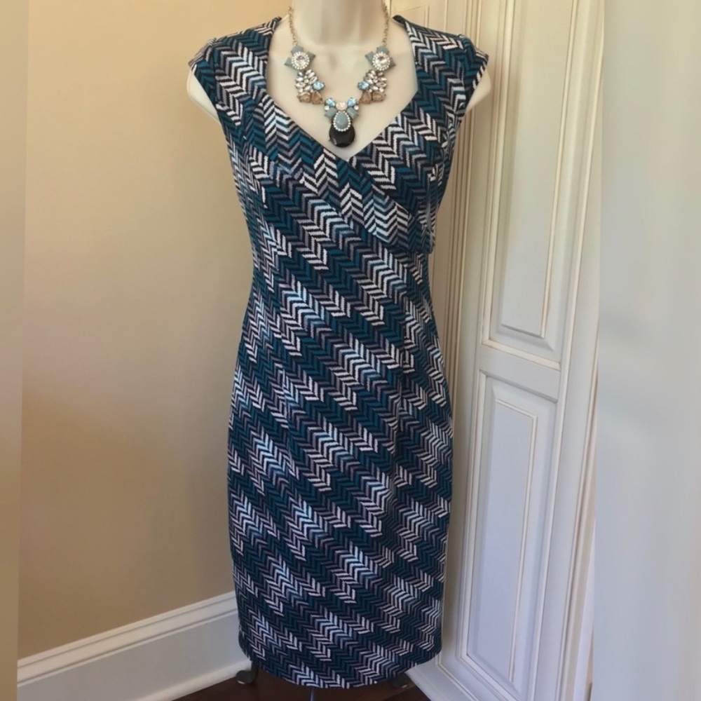 White House Black Market Slimming Sheath Dress Size 6